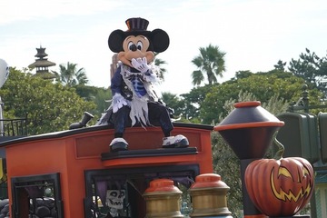 ディズニーランド、2年ぶりフル仮装のゲストでにぎわう 画像