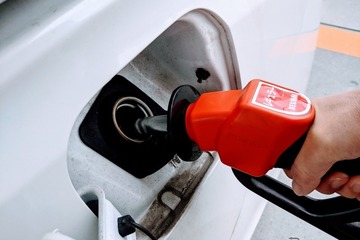 ガソリン急騰抑制初の発動へ、元売りに補助…新聞ウォッチ 画像