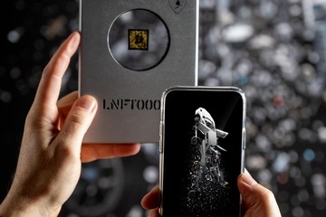 宇宙から帰還した「スペースキー」オークションに 画像