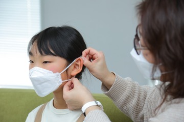 顎マスクの子供に罪はない…快適デザイン＆サイズで解決「シャープクリスタルマスク」親子体験 画像