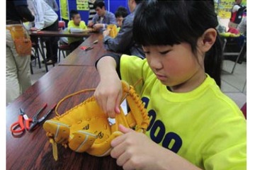 キッザニア甲子園、野球グラブを自分で作る期間限定アクティビティ8/27より 画像