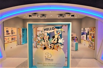 30年周年記念「ディズニーストア特別展」限定グッズ販売も 画像