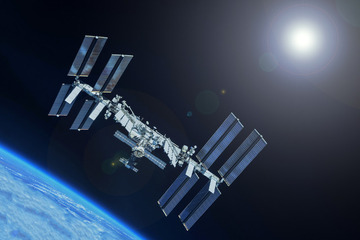 国際宇宙ステーション、人工衛星と衝突回避…約376秒間のスラスター噴射 画像