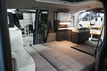 新型ステップワゴンを4人就寝キャンピングカーに「デッキ ワン」 画像