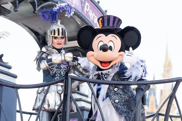 ゴースト衣装のミッキー登場「ディズニー・ハロウィーン」9/15開幕 画像
