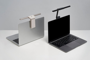 ノートPCの暗さ解決…専用ライトバー「LaptopBar」発売 画像
