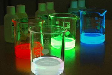 ホタルはなぜ光る？ 光る原理を化学発光の学習教材で再現 画像