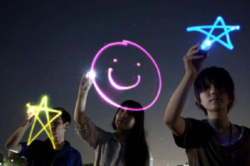 【おもちゃ見本市】iPhone連動、アートが楽しめる「夜空におえかき」 画像
