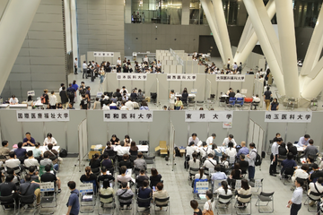 全国31大学の医学部が集う「医学部個別受験相談会」、中高生親子1,000人超が来場 画像