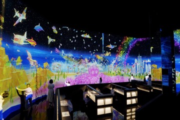 描いた絵をスマホで操縦、チームラボ「スケッチ環世界」成田で3/20から 画像