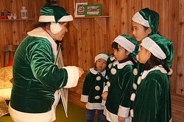 英語で行う職業体験、キッザニア東京のクリスマス企画 画像