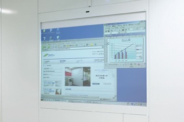 電子黒板付きパーティションで省スペース化を実現 画像