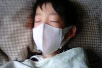 就寝時のマスク装着で子ども喘息の悪化を5割低減 画像