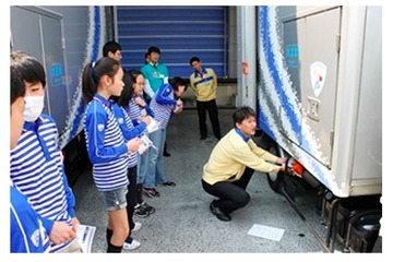 小学生が佐川急便の荷物配達、5・6年生対象の職業体験プログラム 画像