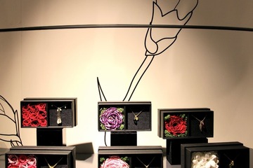 モードな切り口で母の日ギフト、「花」に関連した組み合せギフト登場 画像