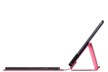 ベルキン、ピンクのiPad mini用キーボード一体型ケース発売 画像