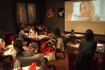 子どもと一緒に映画鑑賞、映画とランチがセットになった親子向けカフェ 画像