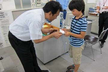富士通テン、子ども参観日と工作教室を実施 画像
