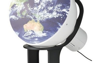 学研、ドーム型スクリーンに地球などを映し出す情報球儀の提供を開始 画像