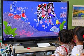 大学生が小学校で出張授業、「紙アプリ」などを小学生に紹介 画像