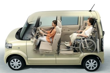 40代からのクルマ選びは「親の介護」も見据えて 画像