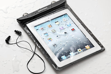 iPad/iPad 2がお風呂やプールサイドで楽しめる 画像