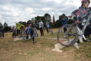 小中学生が担いで走る「TCF シクロクロス大会」、参加者募集 画像