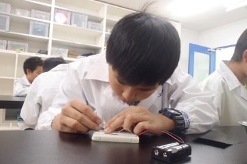 ノーベル賞受賞を記念して…サイエンス倶楽部が小学生対象のLED実験開催 画像