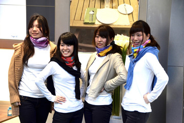 昭和女子大生がBMWとコラボしスカーフをデザイン 画像