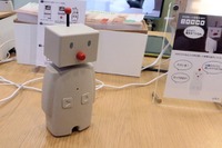スマホ連携でメッセージのやりとり、子どもの見守り向けロボット 画像