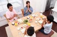 通学前の朝の時間、家族との会話は？ 画像