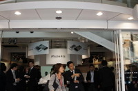 iPhone 4S販売開始…ソフトバンク、au双方で発売セレモニーも実施  画像