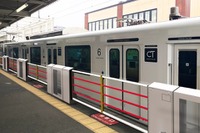 JR九州、九大学研都市駅に軽量パイプドア導入 画像