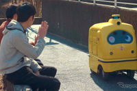 宅配ロボット、慶應大キャンパスでコンビニ弁当を配送…実証実験動画を公開
