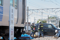 震度6弱の地震発生、電車と自動車が衝突…西武鉄道が総合復旧訓練 画像