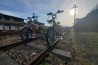 レール上を自分で走る「レールサイクル」くま川鉄道5/1から 画像