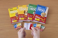 受験生の必携書「英単語ターゲット」豆本に、カプセルトイで発売