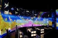描いた絵をスマホで操縦、チームラボ「スケッチ環世界」成田で3/20から