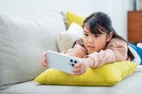 中学生の52.5％「スマホ中毒」自覚…気付いたら1時間以上