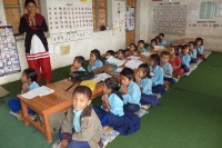 書き損じ年賀状で、ネパールの子どもに本を机を学校を贈ろう 画像