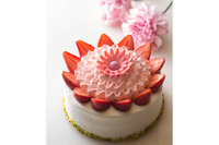 カーネーションをかたどったフラワーショートケーキで母の日をお祝い 画像