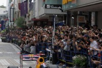 史上初！F1公道走行で横浜元町に1万人以上押し寄せる 画像