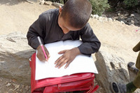 クラレ、アフガニスタンの子どもたちに贈る使用済みランドセルを募集開始 画像