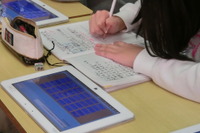 富士通「明日の学びプロジェクト」川崎小学校でタブレット活用授業を公開 画像