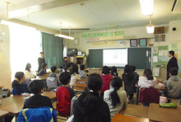 東京五輪に向け、デジタル教材を活用し“おもてなし”授業…横山第二小学校