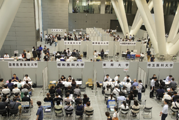 全国31大学の医学部が集う「医学部個別受験相談会」、中高生親子1,000人超が来場