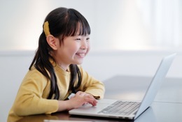 【相談対応Q＆A】GIGA端末が子供の眼に影響しないか心配