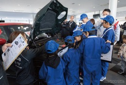 キッズメカニック体験プログラム、タイヤ点検や車両点検を学ぶ…BMW & MINI Racing 2026が新導入 画像