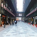 日本橋・「福徳神社」の参道の仲通り。