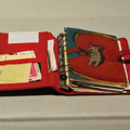 夫であるゲオルグ氏から、妻アン氏へ贈られた赤い手帳